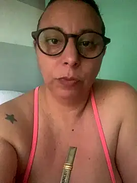 Snapshot of LupeLok chatting on 11/13/25, 07:13 LupeLok online show from 11/13/25, 07:13