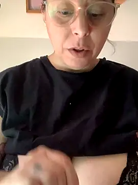 Snapshot of LupeLok chatting on 12/01/25, 03:50 LupeLok online show from 12/01/25, 03:50