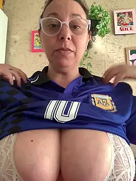 Snapshot of LupeLok chatting on 07/16/26, 04:24 LupeLok online show from 07/16/26, 04:24