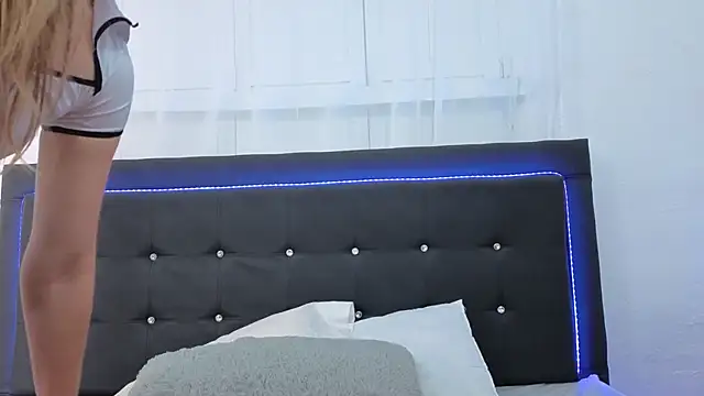 Snapshot of Angiehuston1 chatting on 09/17/25, 02:19 Angiehuston1 online show from 09/17/25, 02:19