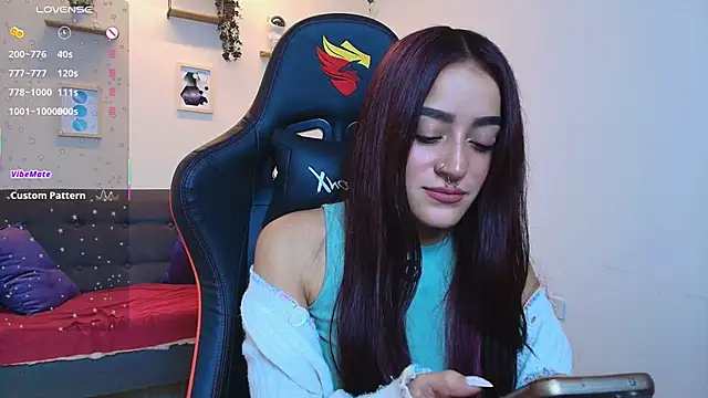 Snapshot of ViolethRosse chatting on 09/17/25, 07:37 ViolethRosse online show from 09/17/25, 07:37