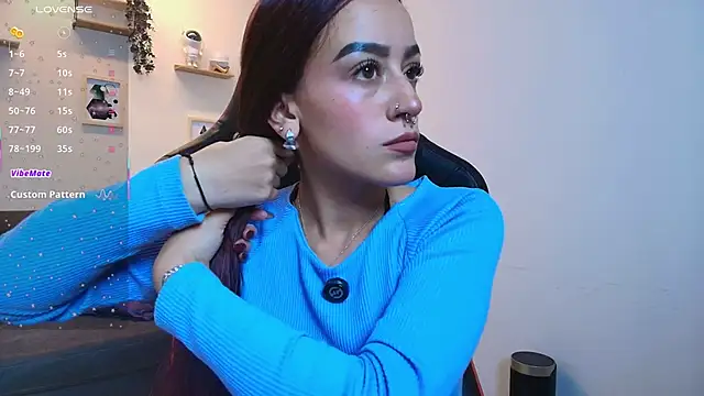 Snapshot of ViolethRosse chatting on 09/22/25, 07:49 ViolethRosse online show from 09/22/25, 07:49