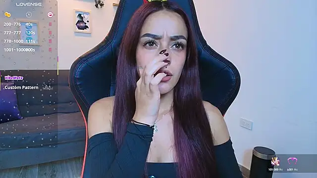 Snapshot of ViolethRosse chatting on 10/10/25, 08:08 ViolethRosse online show from 10/10/25, 08:08