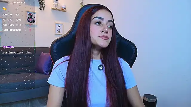 Snapshot of ViolethRosse chatting on 10/15/25, 07:25 ViolethRosse online show from 10/15/25, 07:25