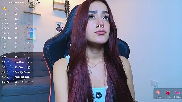 Snapshot of ViolethRosse chatting on 10/20/25, 07:47 ViolethRosse online show from 10/20/25, 07:47