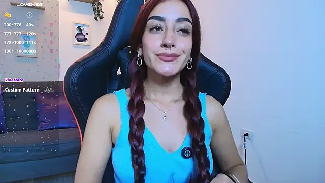 Snapshot of ViolethRosse chatting on 10/22/25, 09:03 ViolethRosse online show from 10/22/25, 09:03