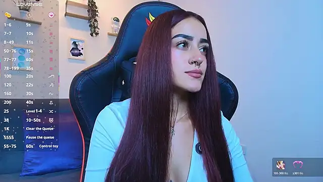 Snapshot of ViolethRosse chatting on 10/23/25, 08:07 ViolethRosse online show from 10/23/25, 08:07