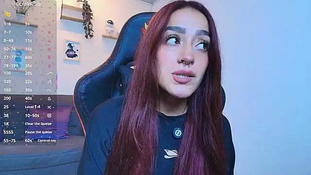 Snapshot of ViolethRosse chatting on 10/24/25, 05:09 ViolethRosse online show from 10/24/25, 05:09