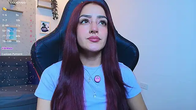 Snapshot of ViolethRosse chatting on 11/11/25, 07:25 ViolethRosse online show from 11/11/25, 07:25