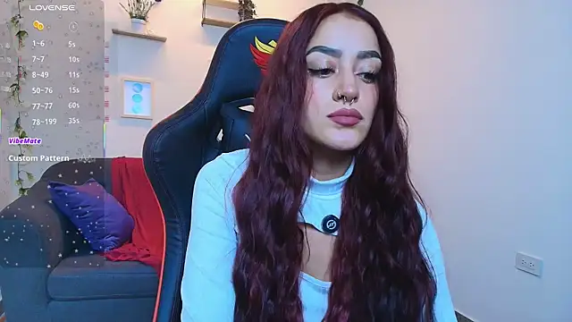 Snapshot of ViolethRosse chatting on 11/12/25, 07:46 ViolethRosse online show from 11/12/25, 07:46