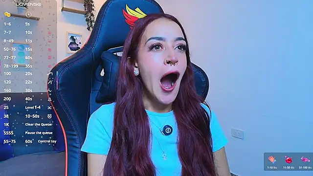 Snapshot of ViolethRosse chatting on 11/26/25, 07:48 ViolethRosse online show from 11/26/25, 07:48