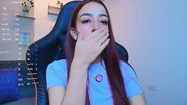 Snapshot of ViolethRosse chatting on 12/22/25, 11:46 ViolethRosse online show from 12/22/25, 11:46