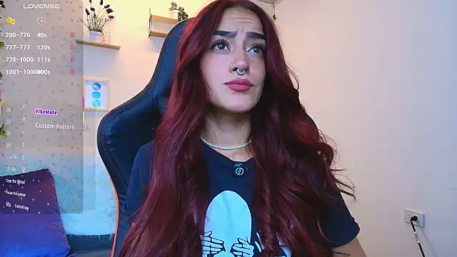 Snapshot of ViolethRosse chatting on 02/25/26, 12:31 ViolethRosse online show from 02/25/26, 12:31