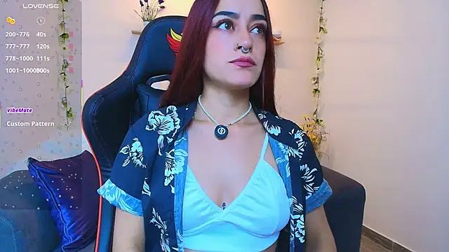 Snapshot of ViolethRosse chatting on 03/05/26, 01:12 ViolethRosse online show from 03/05/26, 01:12