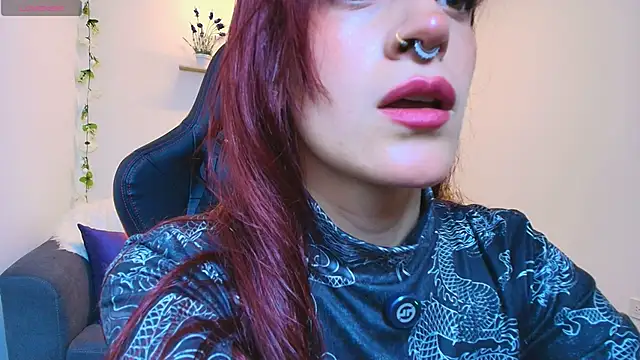 Snapshot of ViolethRosse chatting on 04/15/26, 01:12 ViolethRosse online show from 04/15/26, 01:12