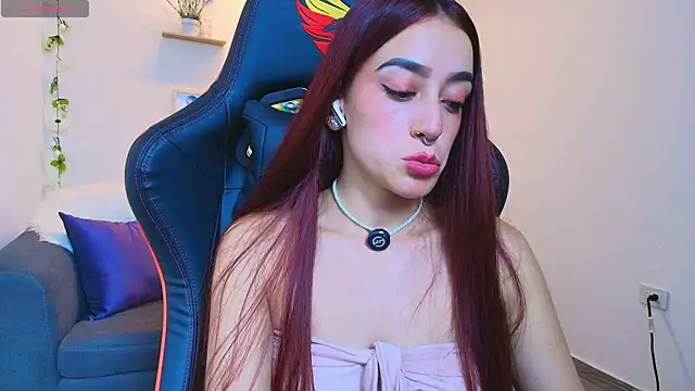 Snapshot of ViolethRosse chatting on 04/16/26, 01:28 ViolethRosse online show from 04/16/26, 01:28