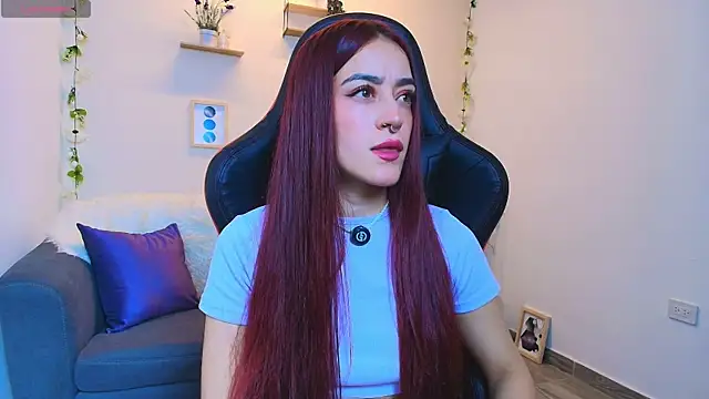 Snapshot of ViolethRosse chatting on 04/21/26, 01:07 ViolethRosse online show from 04/21/26, 01:07