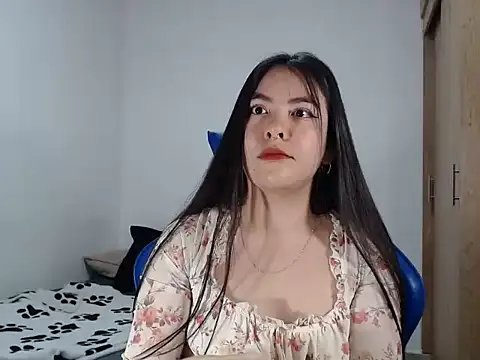 Snapshot of EloiseJun chatting on 09/11/25, 10:32 EloiseJun online show from 09/11/25, 10:32