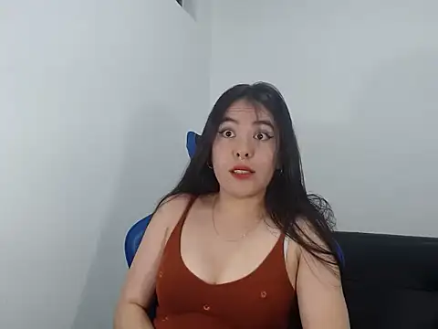 Snapshot of EloiseJun chatting on 10/06/25, 02:20 EloiseJun online show from 10/06/25, 02:20