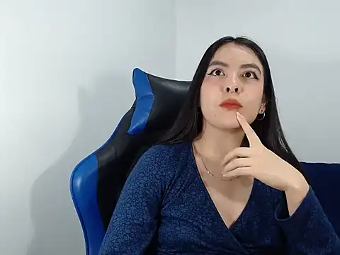 Snapshot of EloiseJun chatting on 10/11/25, 02:22 EloiseJun online show from 10/11/25, 02:22