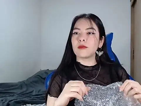 Snapshot of EloiseJun chatting on 11/29/25, 05:43 EloiseJun online show from 11/29/25, 05:43