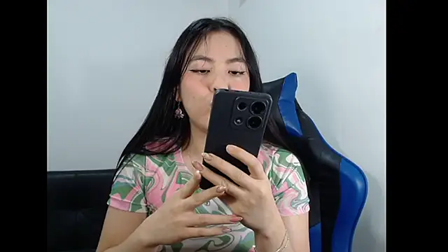 Snapshot of EloiseJun chatting on 03/22/26, 03:54 EloiseJun online show from 03/22/26, 03:54