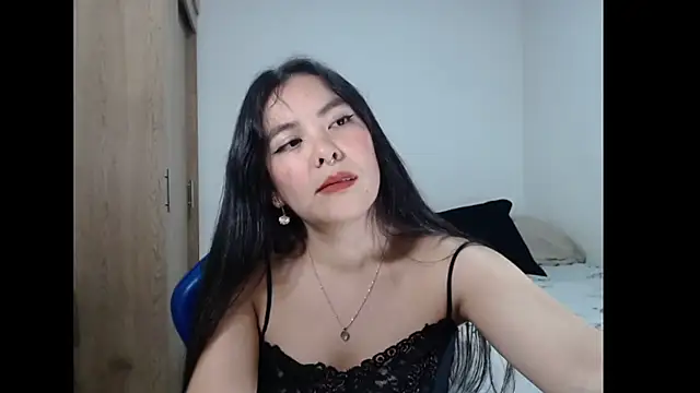 Snapshot of EloiseJun chatting on 04/11/26, 07:45 EloiseJun online show from 04/11/26, 07:45