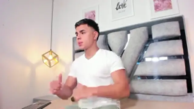 Snapshot of lianfox_ chatting on 03/21/26, 12:21 lianfox online show from 03/21/26, 12:21