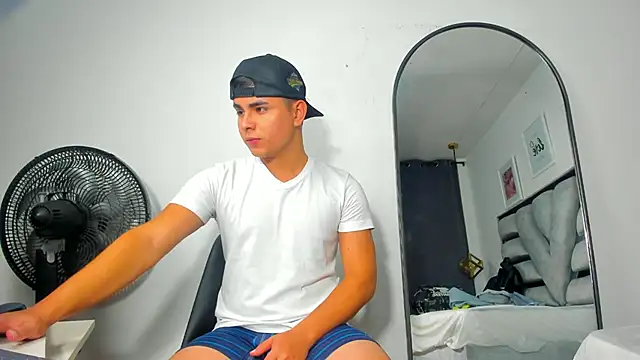 lianfox  online show from 04/27/26, 12:25