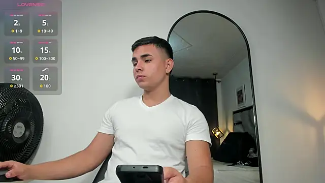 lianfox  online show from 05/18/26, 12:55