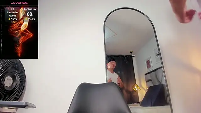 lianfox  online show from 05/19/26, 12:33
