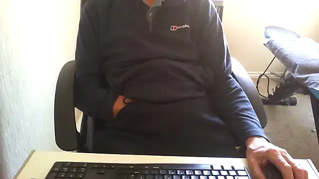Snapshot of rogpb chatting on 04/21/26, 10:54 rogpb online show from 04/21/26, 10:54