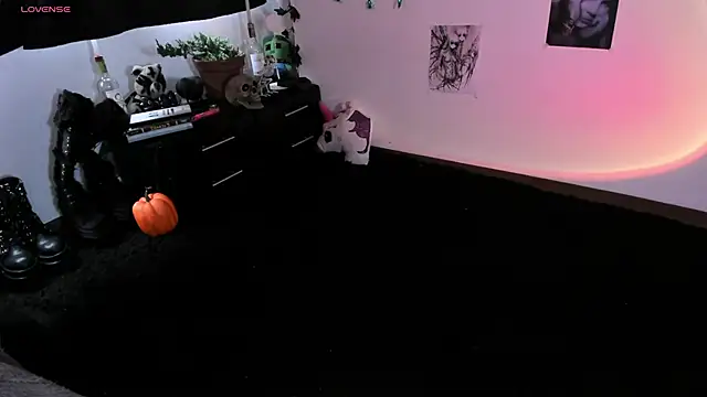 Snapshot of kattusauruss chatting on 10/06/25, 02:14 kattusauruss online show from 10/06/25, 02:14