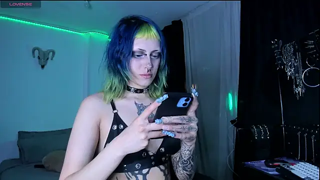 Snapshot of kattusauruss chatting on 03/23/26, 03:43 kattusauruss online show from 03/23/26, 03:43