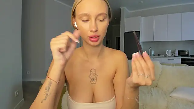 Snapshot of sayo_mao18 chatting on 09/17/25, 09:22 sayo mao18 online show from 09/17/25, 09:22