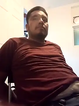 Snapshot of hernande986 chatting on 04/24/26, 02:14 hernande986 online show from 04/24/26, 02:14