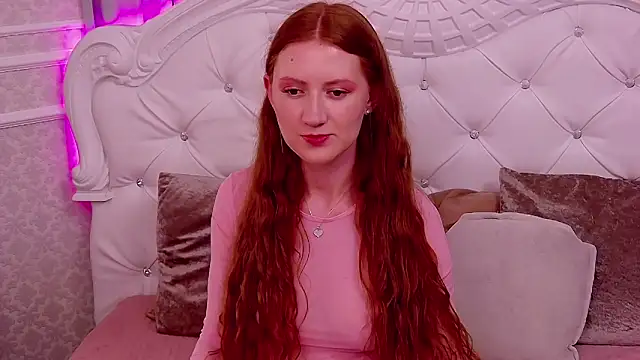 Snapshot of SaraMoor chatting on 10/06/25, 06:16 SaraMoor online show from 10/06/25, 06:16