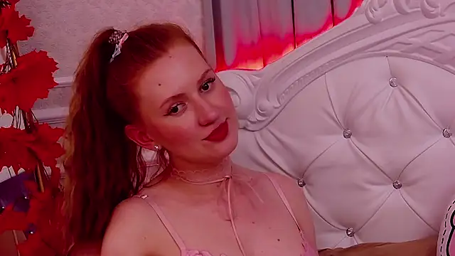 Snapshot of SaraMoor chatting on 10/31/25, 09:16 SaraMoor online show from 10/31/25, 09:16