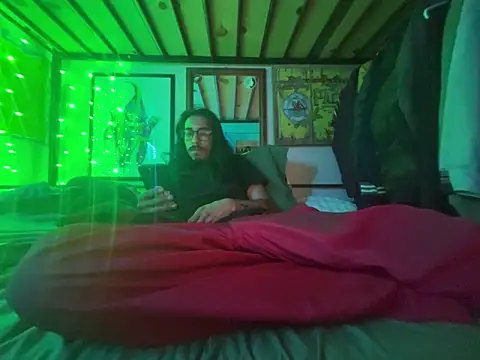 Snapshot of bigdickkane300 chatting on 10/08/25, 08:12 bigdickkane300 online show from 10/08/25, 08:12