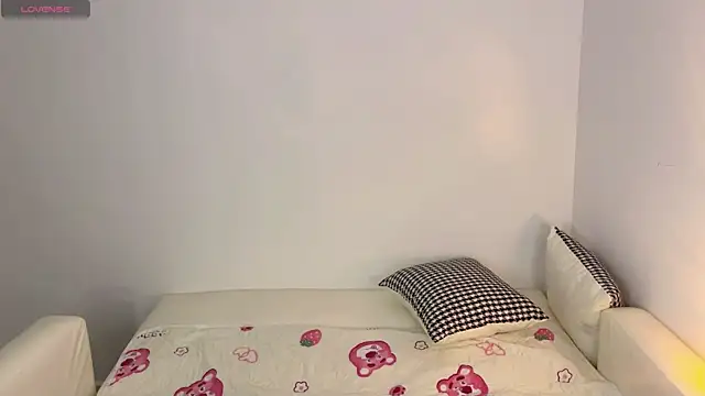 Kittenfishing online show from 09/12/25, 03:56