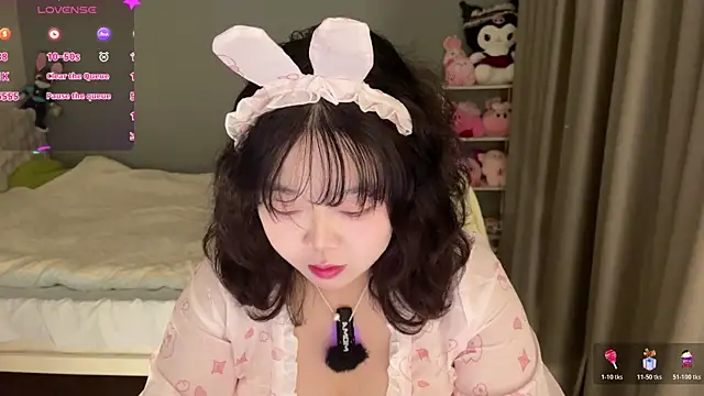 Snapshot of Kittenfishing chatting on 11/16/25, 03:17 Kittenfishing online show from 11/16/25, 03:17