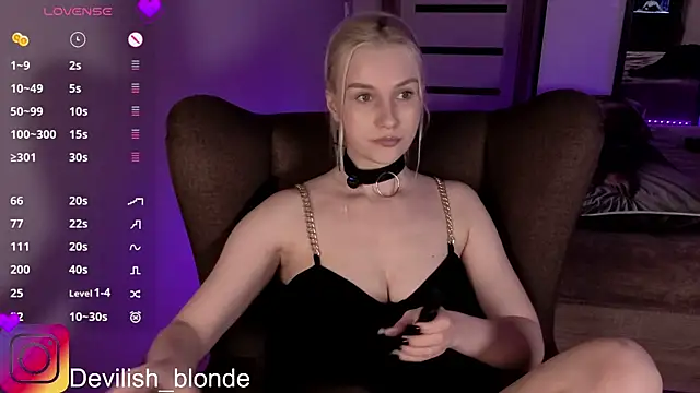 Snapshot of HitchcocianBlonde chatting on 05/22/26, 06:46 HitchcocianBlonde online show from 05/22/26, 06:46