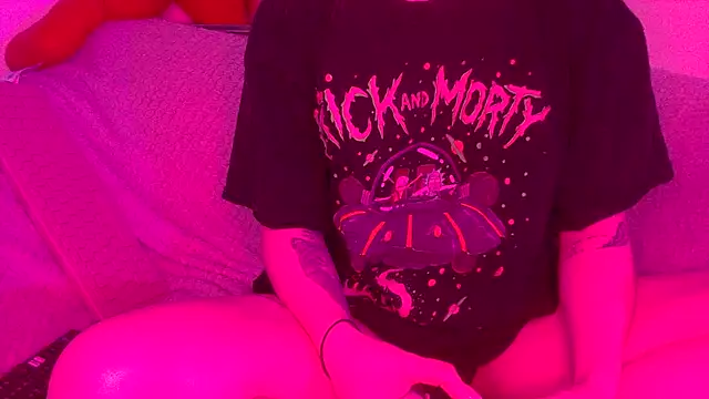 Snapshot of Little-Red21 chatting on 10/15/25, 11:27 Little-Red21 online show from 10/15/25, 11:27