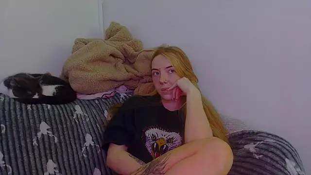 Snapshot of Little-Red21 chatting on 11/26/25, 01:34 Little-Red21 online show from 11/26/25, 01:34