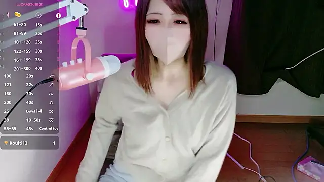 Snapshot of ema_ch2525 chatting on 11/04/25, 01:21 ema ch2525 online show from 11/04/25, 01:21