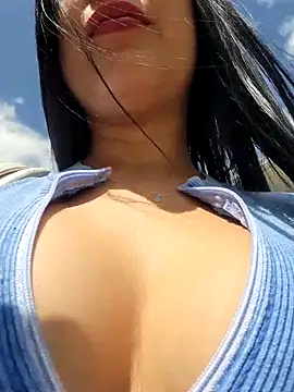 CrisMarulanda online show from 09/08/25, 03:11