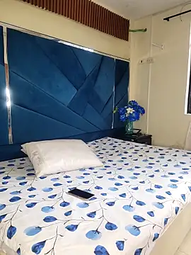 CrisMarulanda online show from 11/22/25, 04:17