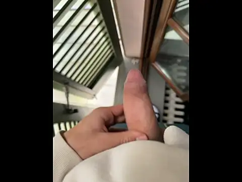 Pisellone18  online show from 12/23/25, 08:45