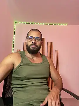 Snapshot of magnumchris chatting on 07/14/26, 07:52 magnumchris online show from 07/14/26, 07:52