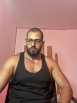 Snapshot of magnumchris chatting on 07/16/26, 08:15 magnumchris online show from 07/16/26, 08:15